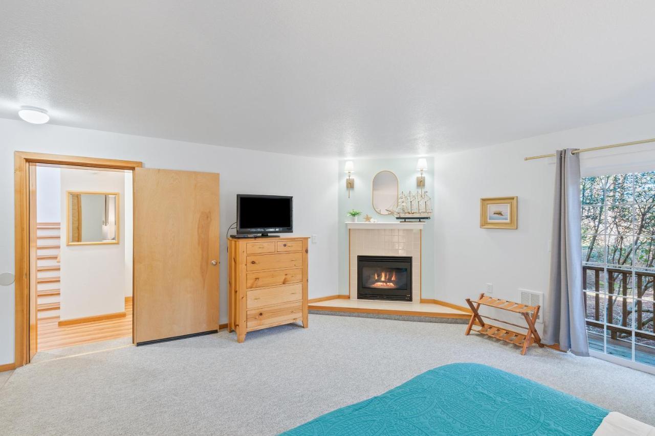 Cannon Beach Vibes, Steps To The Beach,Wifi,3 Full Bedroom En Suites With 3 Fireplaces,Near Downtown المظهر الخارجي الصورة